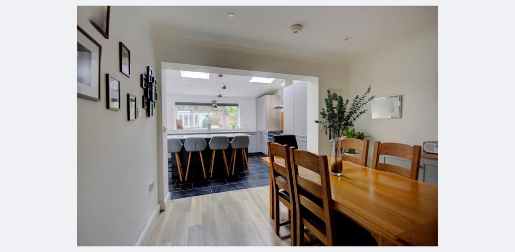 Dining room.png