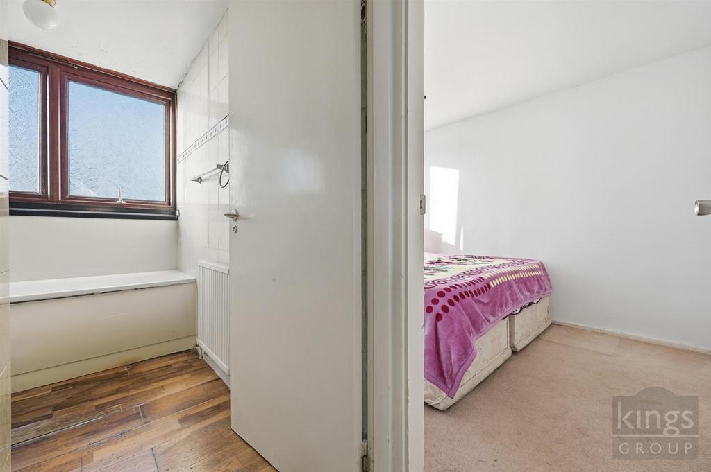 Bedroom/Bathroom