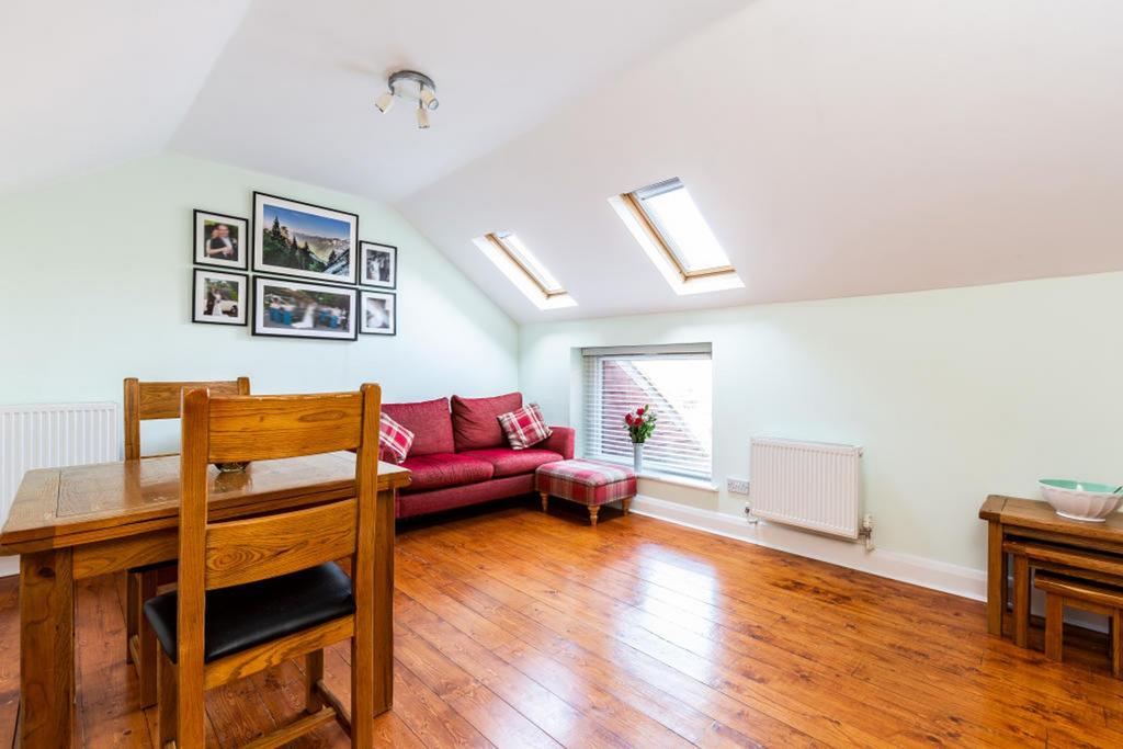 Open plan lounge/kitchen/dining area