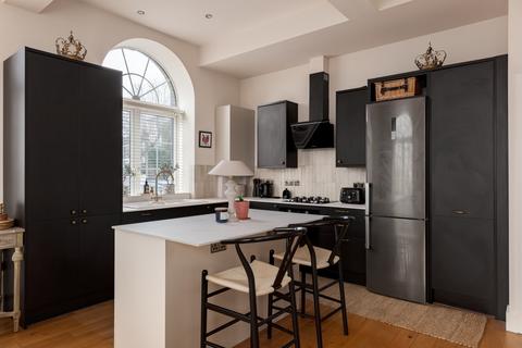 2 bedroom ground floor flat for sale, Woodlands Heights, Vanbrugh Hill London SE3