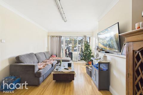 2 bedroom flat for sale, Croyde Avenue, Hayes