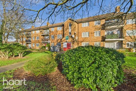 Croyde Avenue, Hayes