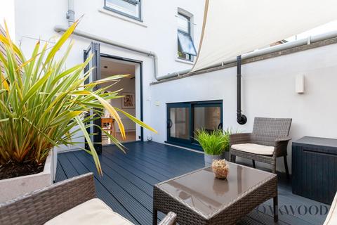 2 bedroom flat for sale, Stoke Newington High Street, London, N16