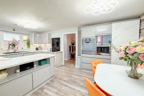 4 bedroom detached house for sale, Oakthorpe, Peterborough PE7