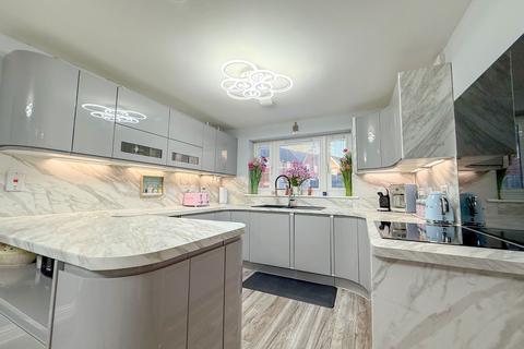 4 bedroom detached house for sale, Oakthorpe, Peterborough PE7