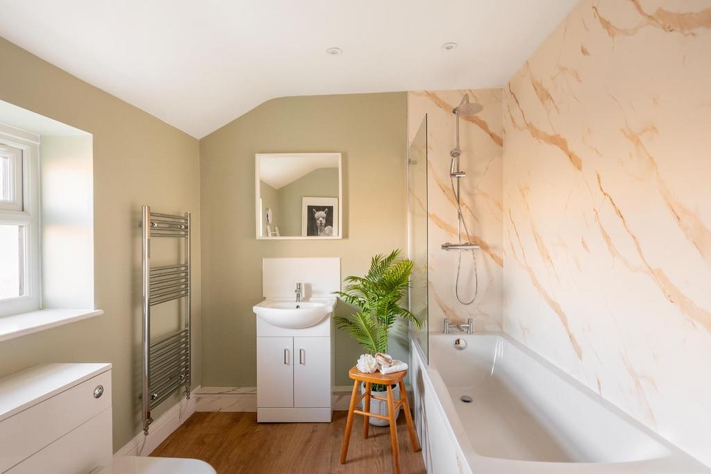 2 R1 RGK - Bathroom B.jpg