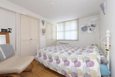 2 bedroom apartment for sale, Scholars Place, London, N16