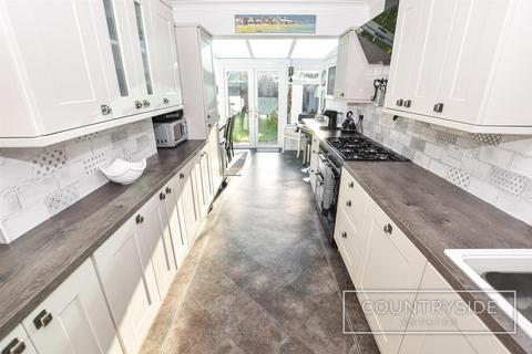 2 bedroom chalet for sale, Kings Park, Thundersley