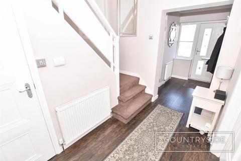 2 bedroom chalet for sale, Kings Park, Thundersley
