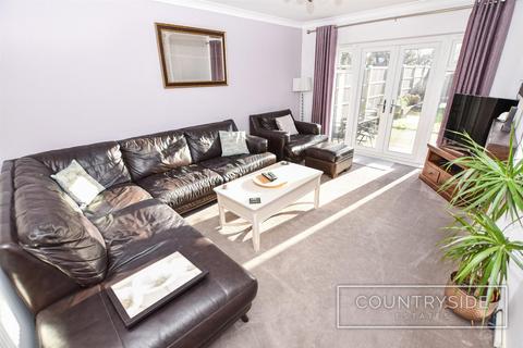 2 bedroom chalet for sale, Kings Park, Thundersley