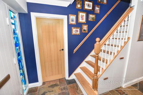 2 bedroom chalet for sale, Linnet Drive, Benfleet