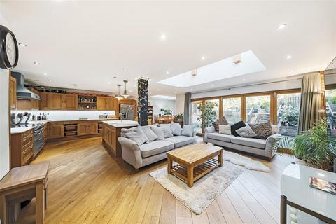 undefined, Dunstable Road, Studham, LU6