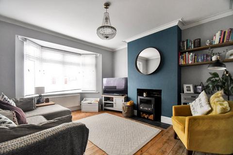 3 bedroom end of terrace house for sale, Second Avenue, Gillingham, ME7