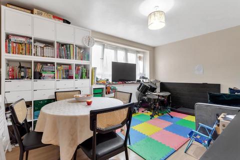 2 bedroom flat for sale, Mayville Estate, London, N16