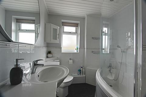 4 bedroom semi-detached house for sale, Buckingham Road, Tring