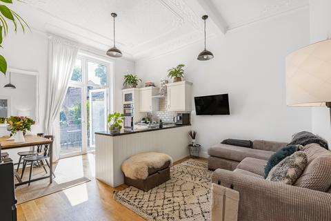 1 bedroom apartment for sale, Queens Drive, London N4
