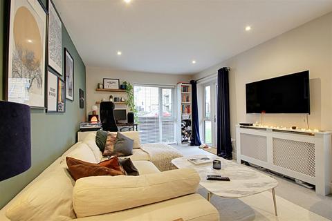 1 bedroom apartment for sale, Nash Mills Wharf