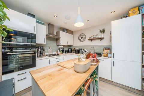 2 bedroom flat for sale, Worple Road, London SW19
