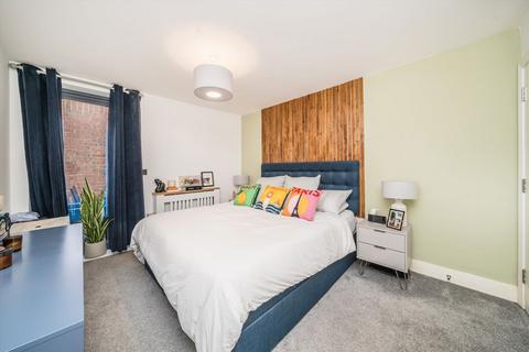 2 bedroom flat for sale, Worple Road, London SW19