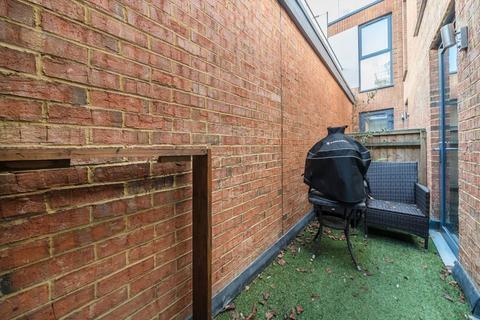 2 bedroom flat for sale, Worple Road, London SW19