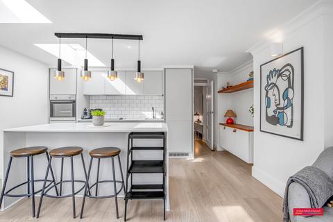 2 bedroom flat for sale, Henslowe Road, London, SE22