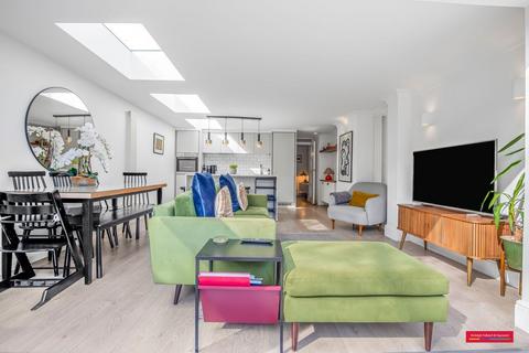 2 bedroom flat for sale, Henslowe Road, London, SE22