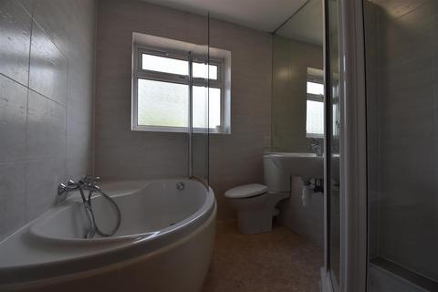 4 bedroom semi-detached house for sale, Torrington Road, Ruislip HA4