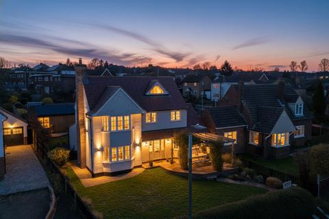 4 bedroom detached house for sale, Ashdon Road, Saffron Walden, CB10
