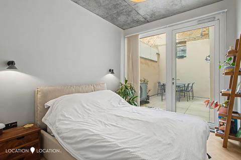 2 bedroom flat for sale, Garnham Street, London, N16