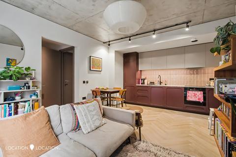 2 bedroom flat for sale, Garnham Street, London, N16