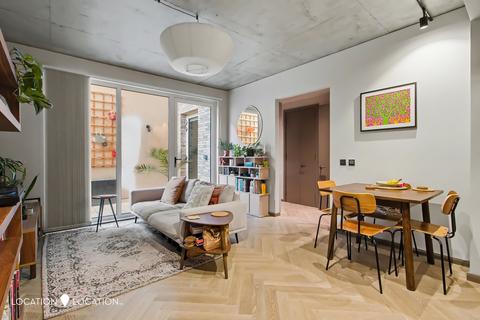 2 bedroom flat for sale, Garnham Street, London, N16