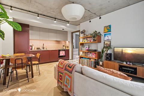 2 bedroom flat for sale, Garnham Street, London, N16