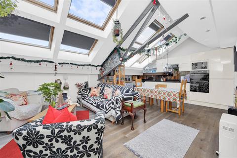 2 bedroom flat for sale - Brook Road, London NW2