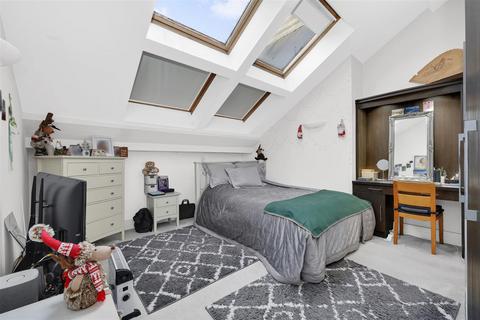 2 bedroom flat for sale, Brook Road, London NW2