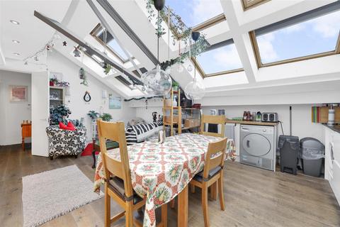 2 bedroom flat for sale, Brook Road, London NW2