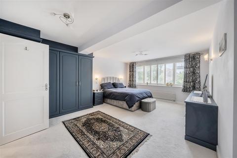 4 bedroom detached house for sale, Grove Road, Tring