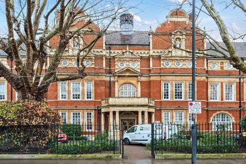 1 bedroom property for sale, Lurline Gardens, London, SW11