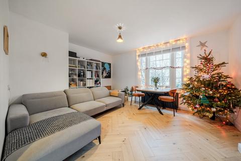 2 bedroom flat for sale, Reform Street, London, SW11