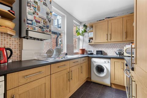 2 bedroom flat for sale, Essex Road, London NW10