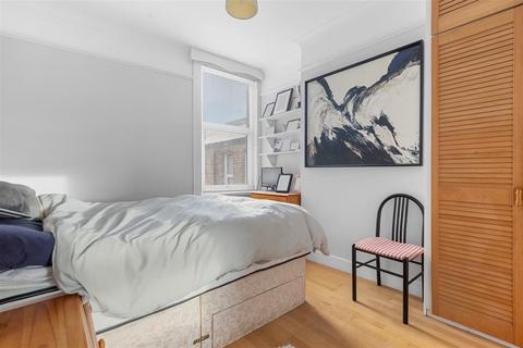 2 bedroom flat for sale, Essex Road, London NW10