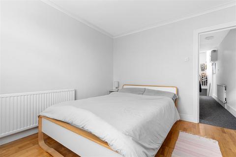 2 bedroom flat for sale, Essex Road, London NW10