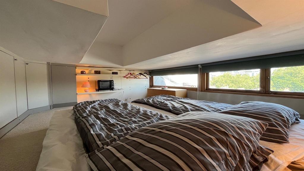12,33 RGbedroom.jpg