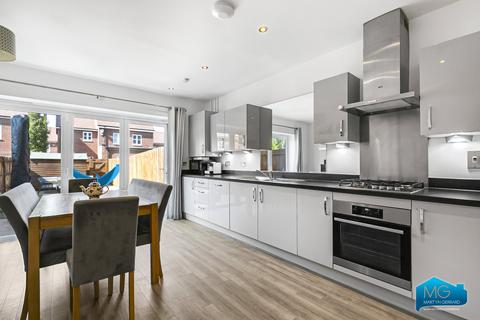 3 bedroom terraced house for sale, Lovegrove Way, Whetstone, London, N20
