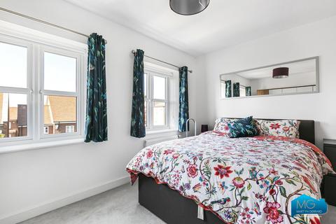 3 bedroom terraced house for sale, Lovegrove Way, Whetstone, London, N20