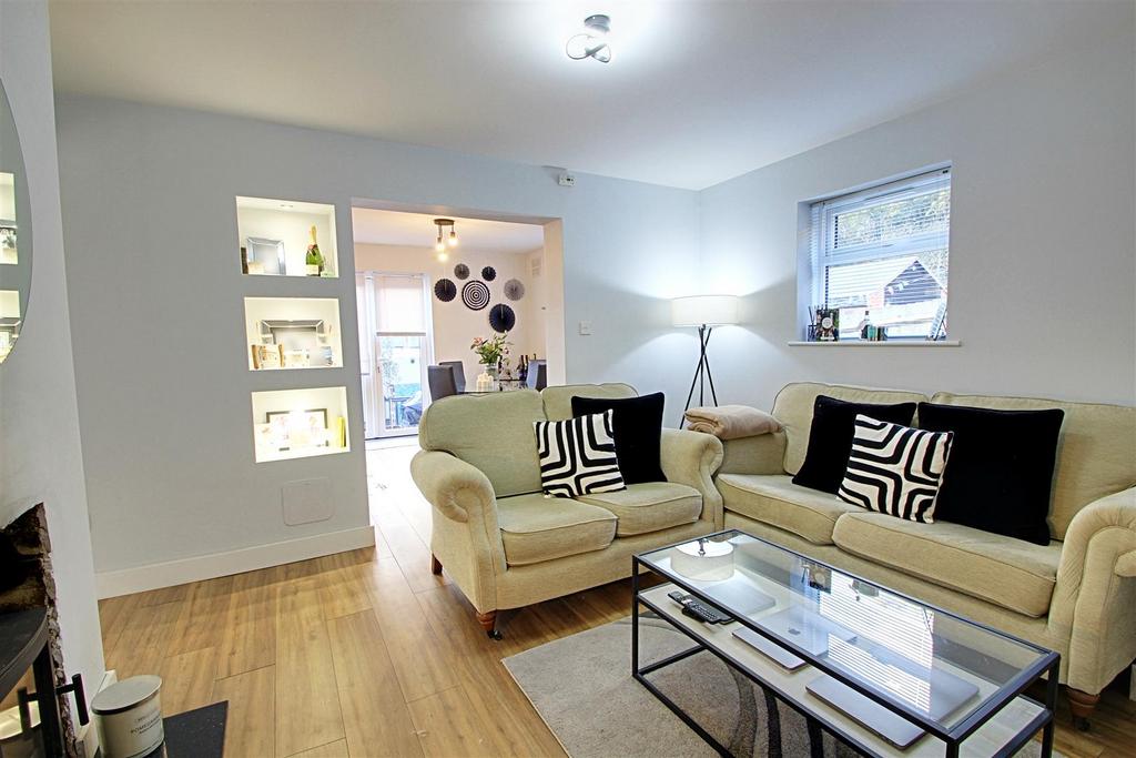 Living Room 1.jpg