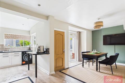4 bedroom semi-detached house for sale, Newlands Park Grove, Scarborough