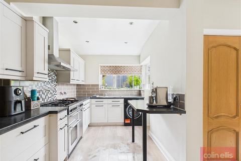 4 bedroom semi-detached house for sale, Newlands Park Grove, Scarborough