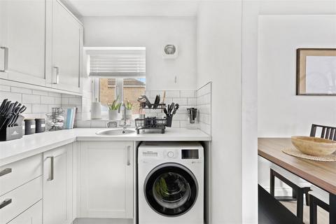 2 bedroom flat for sale, Woodland Grove, Epping