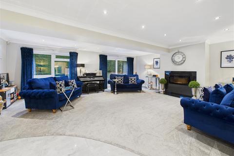 4 bedroom detached house for sale, Aston Hall Drive, North Ferriby