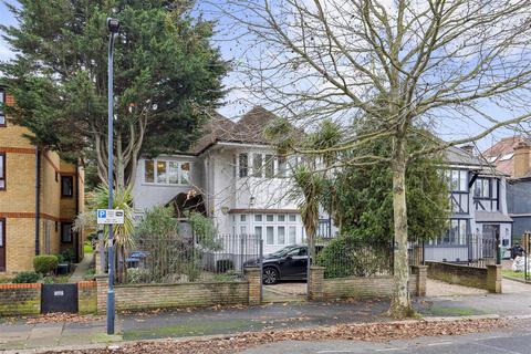 4 bedroom flat for sale, Chatsworth Road, London NW2